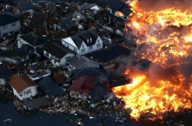 11 березня 2011, 16:54 Переглядів:   Цунамі знесло все на своєму шляху, фото AFP