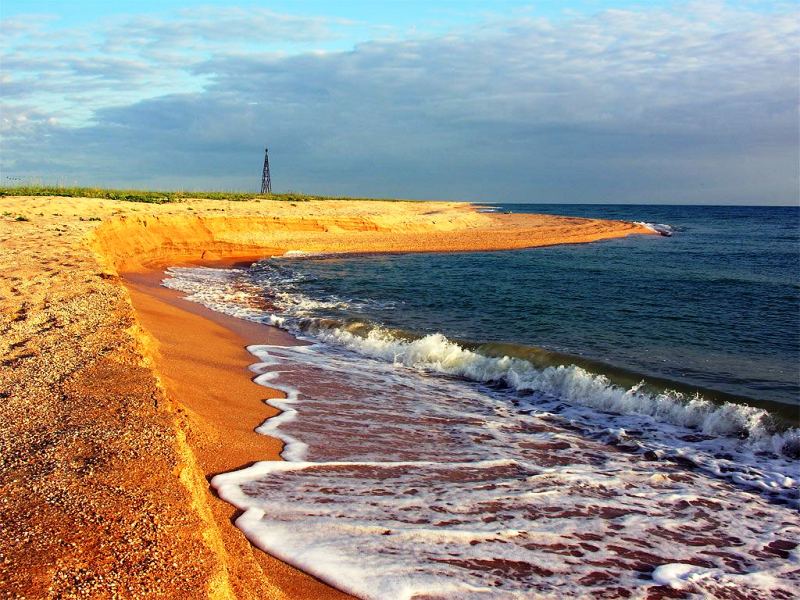 Пропонуємо добірку з 5 цікавих місць, куди запрошує вас мальовнича природа українських узбереж і чиста морська вода