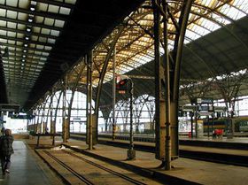 Головний залізничний вокзал в Празі (Фото: Яна Шустова)   Зрозуміло, що діти потрапляють на вокзал не від хорошого життя