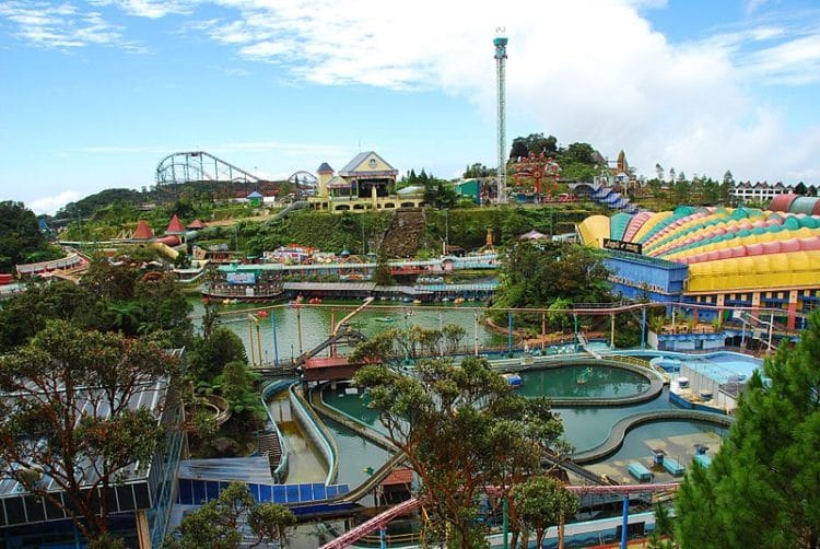 Панорама унікального розважального комплексу Гентінг Хайлендз   Chee Hong   Відкритий парк розваг Theme Parks з різними атракціонами в Гентінг Хайлендз   jetsun