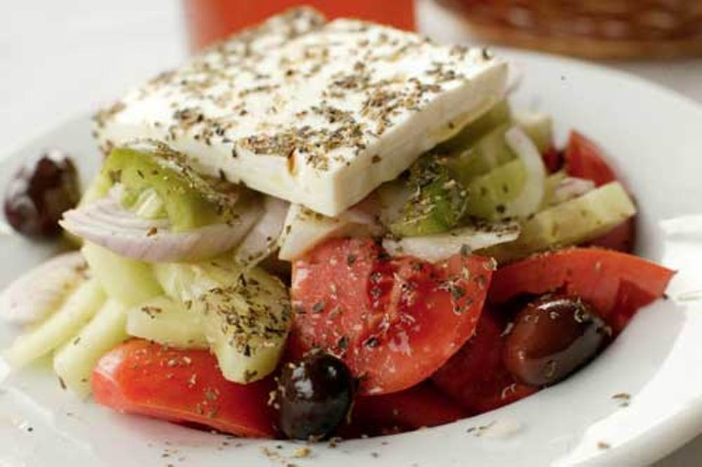 Греція: хорьятікі салату, дзадзики, мусакас, сонячні вина