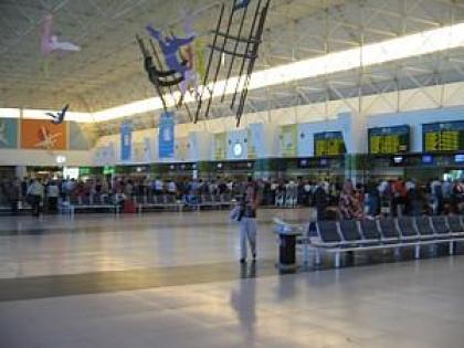 Аеропорт Гран-Канарія, найбільший на Канарських островах, знаходиться в 20 км від столиці острова Лас-Пальмас