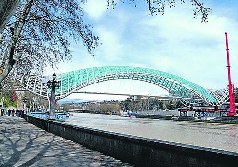 Міст світу, за словами Саакашвілі, символ шляху Грузії з минулого в майбутнє