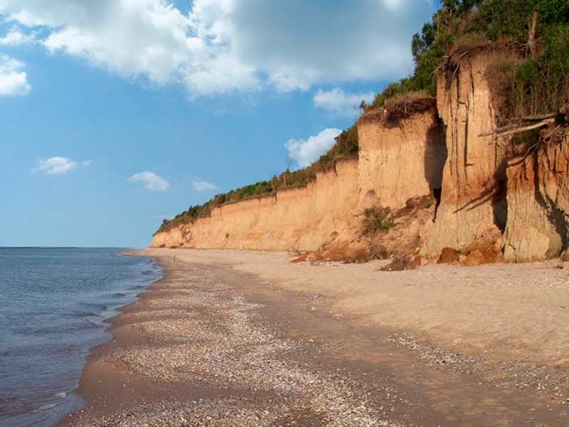 Відпочинок в Лебедівці   відмінно підійде туристам, які хочуть спокійно провести відпустку на березі Чорного моря і насолодитися атмосферою усамітнення