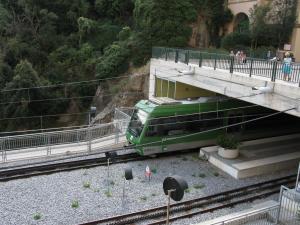 Поїзди, що прямують до потрібної вам станції Monistrol de Montserrat, ходять раз на годину