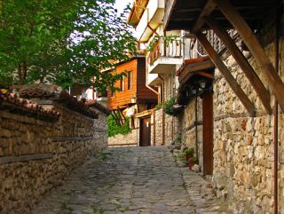 Созополь   - найстаріше місто на болгарському узбережжі Чорного моря з давніх пір є улюбленим місцем   літнього відпочинку, як болгарськими, так і іноземними туристами