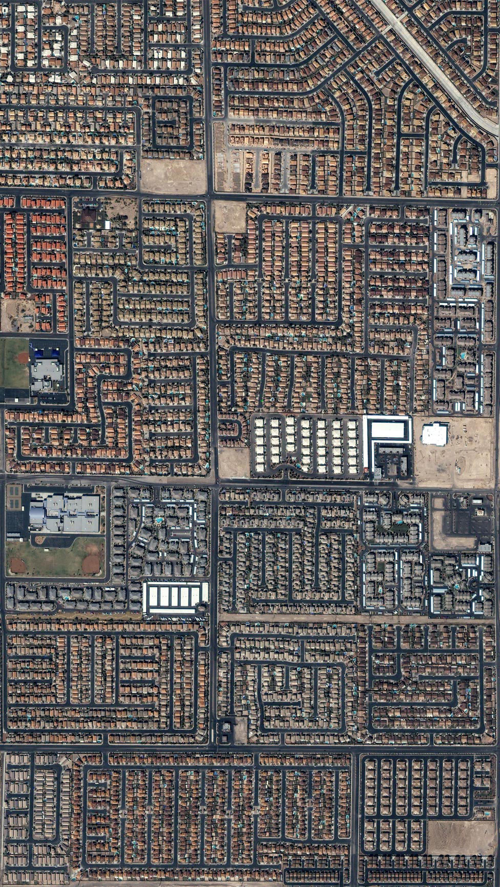 Будинки та вулиці галасливого Лас-Вегаса, Невада, видно на цьому фото з космосу