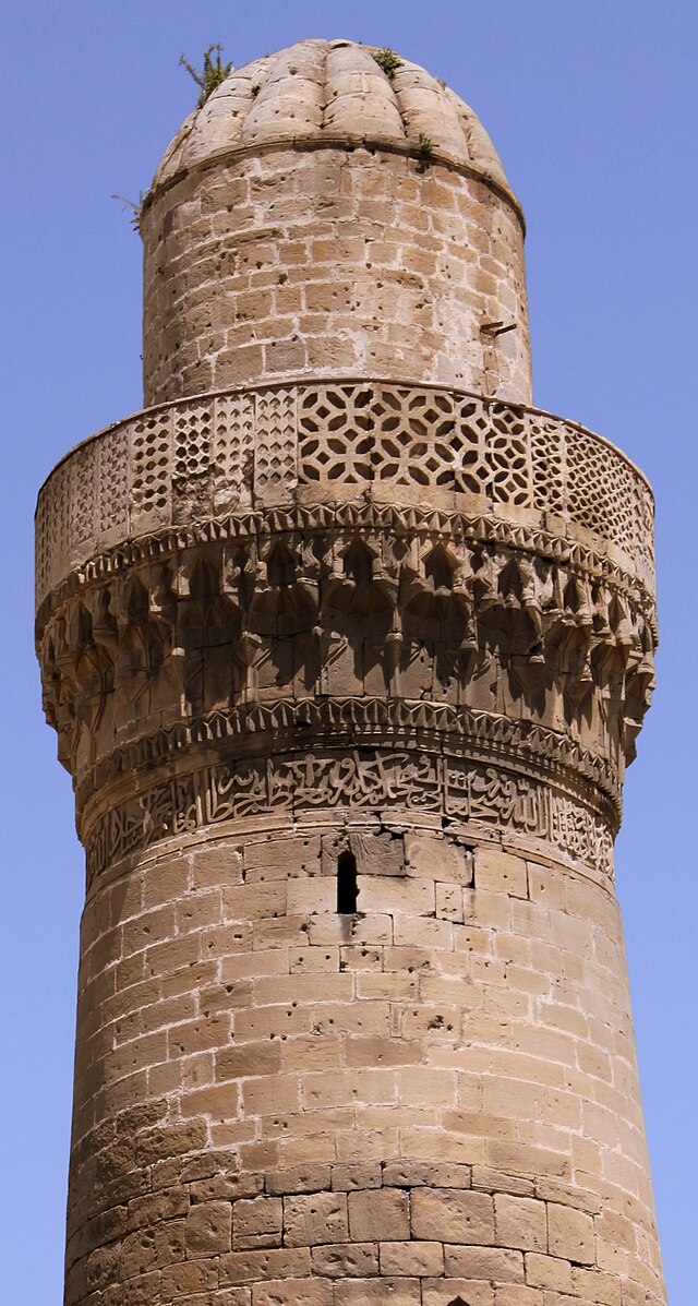Ця Джума мечеть або Соборна мечеть в Ичери-шехер функціонує з XII століття