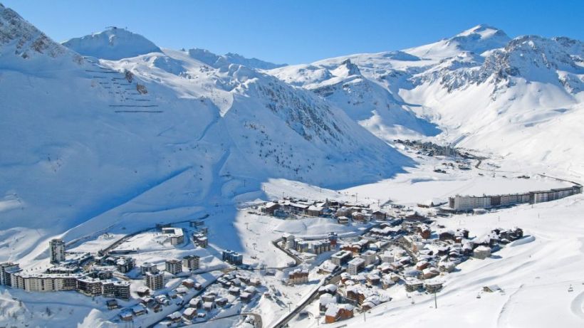 Уже через п'ять років на висоті 2100 м з'являється нова село Тінь, саме з неї починається розвиток гірськолижного спорту в регіоні