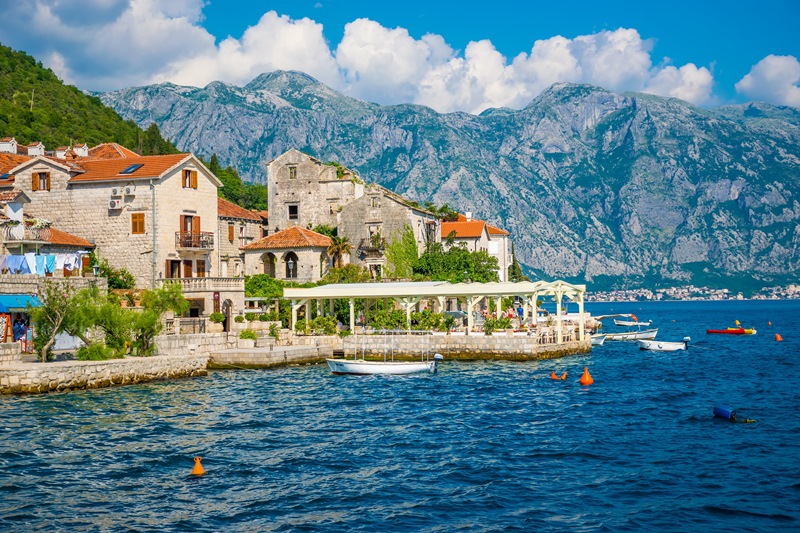 І не пропустіть статтю   «28 фактів про Чорногорію, які зобов'язаний знати турист»