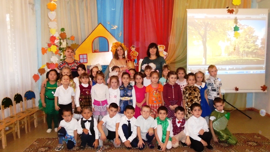 7 листопада в Приморському дитячому садку Казка в середній і старших групах відбулося свято під керівництвом музичного керівника Маковкіной І
