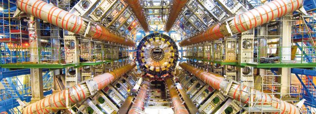 Так, з його застосуванням експериментально довели існування бозона Хіггса - давно передбаченої елементарної частинки, дуже важливою для фізиків