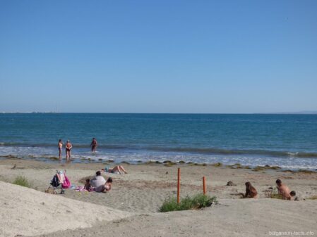 Не дивлячись на те, що багато хто скаржиться на пляжі Помор'я, нам вони здалися гостинними, чистими і доглянутими