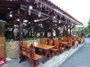 Подивитися на потопаючу в зелені частина старого Несебра і прекрасні піщані пляжі Ви зможете відвідавши ресторани у схилів узбережжя