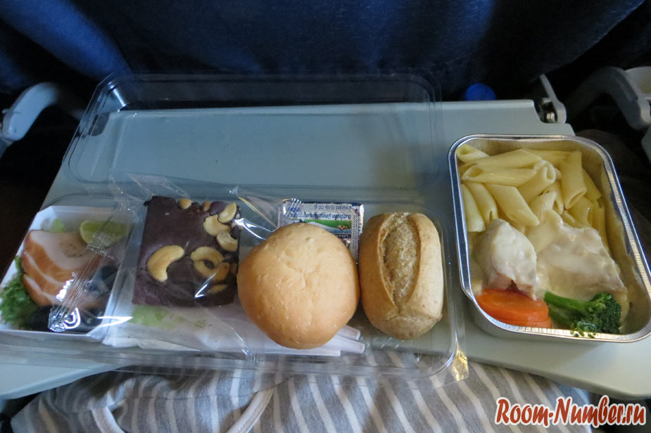 Так виглядає обід на міжнародному рейсі Москва - Бангкок а / к Rossiya