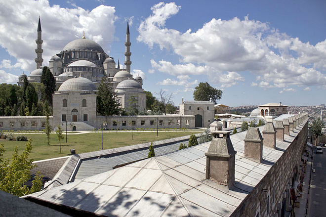 Мечеть Сулейманіє була спроектована і побудована під наглядом відомого архітектора Синана