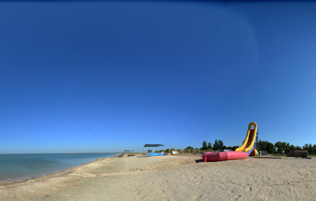 Приморськ місто курорт для сімейного відпочинку з дітьми на Азовському морі, який розташований на   Обіточної косі