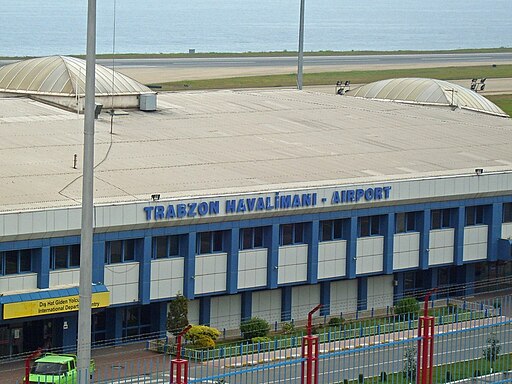 Прибувши в Трабзон, можна відразу відправитися на автовокзал або в аеропорт