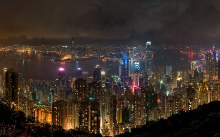 Цього недостатньо, щоб насолодитися атмосферою стародавнього міста, тому при бажанні можна   оформляти візу в Гонконг   заздалегідь