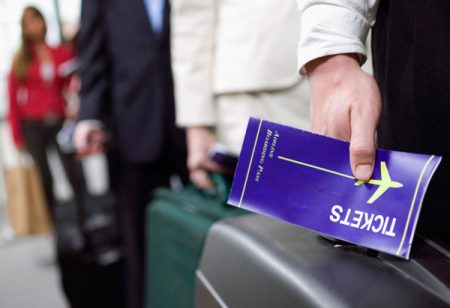 Питання, чи можна купити авіаквиток без закордонного паспорта, виникає у багатьох росіян