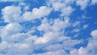 Вода існує в атмосфері як пар, хмари і вологість