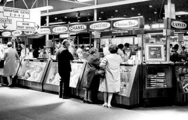 У 1947 році підприємець Брендан О'Реган зняв приміщення в аеропорту «Шеннон» і почав продавати там речі першої необхідності