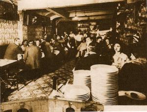 Інтер'єр цього історичного барселонського ресторану на старовинній фотографії та сьогодні (   джерело   ):