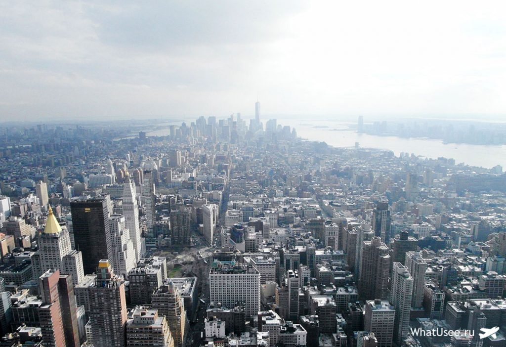 Вид на Нью-Йорк з оглядового майданчика Empire State Building: вдалині видніється Даунтаун і Фінансовий квартал:
