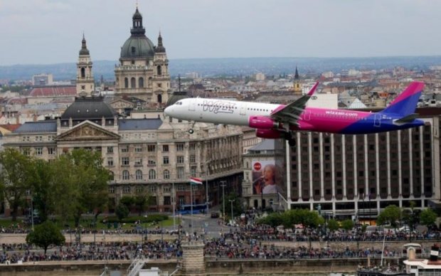 Нещодавно виконавчий віце-президент і заступник генерального директора компанії компанії   Wizz Air   Стівен Джонс зізнався - лоукост розширить спектр своїх послуг в Україні