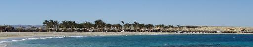 Бухта Abu Dabbab (Абу Дабаб) - це 300 метрів піщаного пляжу, обрамленого зліва і справа кораловими рифами