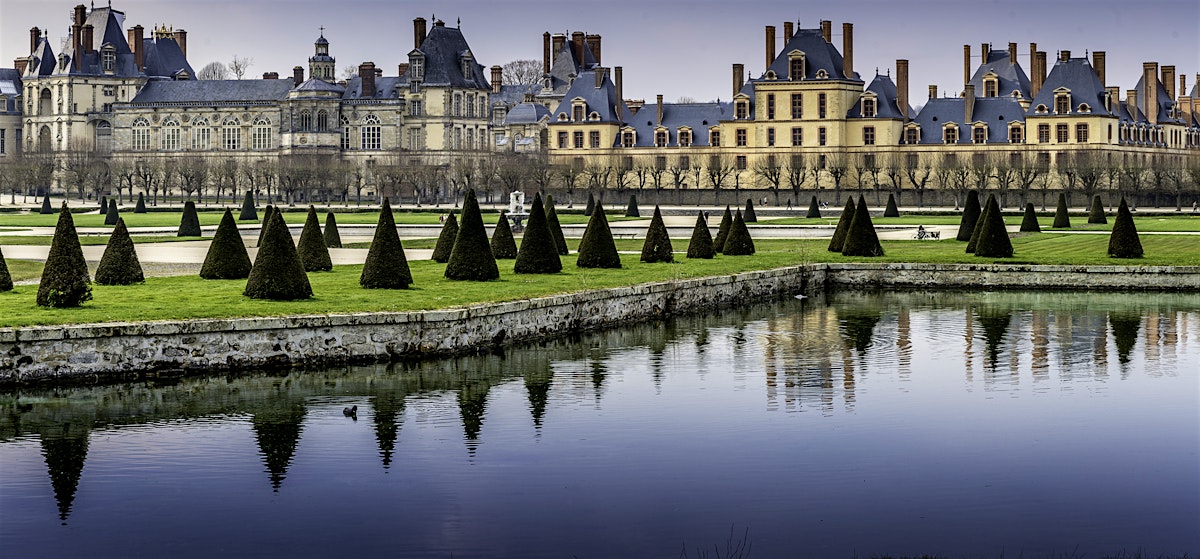 Château de Fontainebleau (Замок Фонтенбло) - улюблена резиденція Наполеона, розташована недалеко від   Парижа