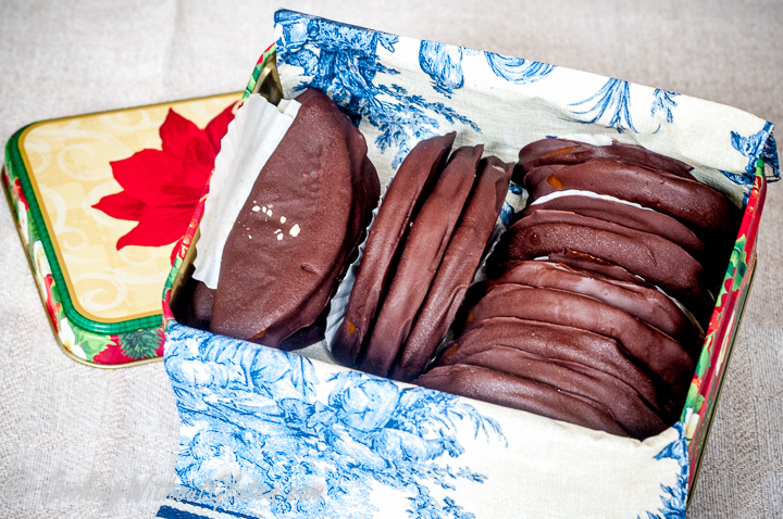 Такі цукерки дуже зручні як Різдвяний або Новорічний подарунок, особливо якщо упакувати їх в барвисті Різдвяних коробочки