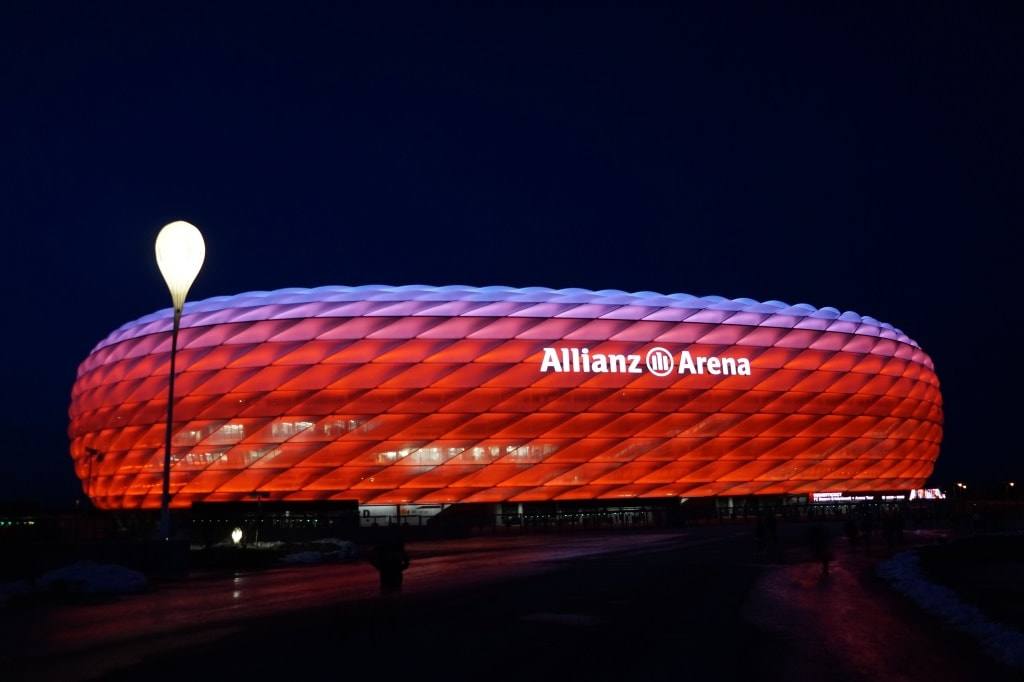 Я думаю, все в курсі, що саме тут, на Альянц-Арені, базується один з найсильніших футбольних клубів нашої планети - мюнхенська «Баварія»