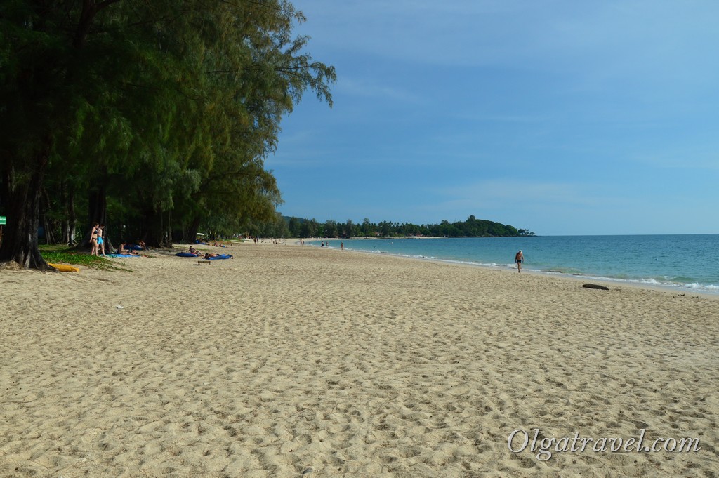 До речі, пляж з такою ж назвою Лонг бич є і на сусідньому з Ко Ланта   острові Пхі Пхі   (   читати про пляж Лонг бич на Пхі Пхі >>   ) І на   острові Ко Чанг   (   читати про пляж Лонг бич на Ко Чанг >>   )