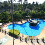 All Seasons Naiharn Phuket   - недорогий тризірковий готель, який розташований дуже близько до пляжу
