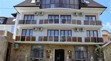 У Імеретинській низовині, в центрі Адлерского району міста Сочі перебувати знаходиться готель «Нова Імперія»