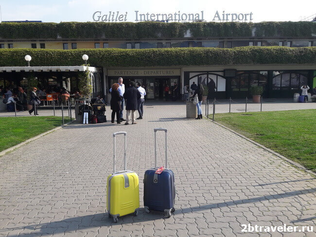 Аеропорт Пізи «Галілео Галілей» - невеликий, але досить популярний аеропорт Італії, оскільки приймає рейси бюджетних авіакомпаній, в тому числі Ryanair і, з недавнього часу, нашу «Перемогу»