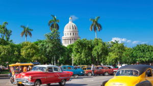 Але відсутність візових перешкод для братів-росіян, екзотика Карибського басейну, аж ніяк не захмарні ціни на самій Кубі і, звичайно ж, дух революції не залишають Кубу-бунтарку без туристів вже багато років