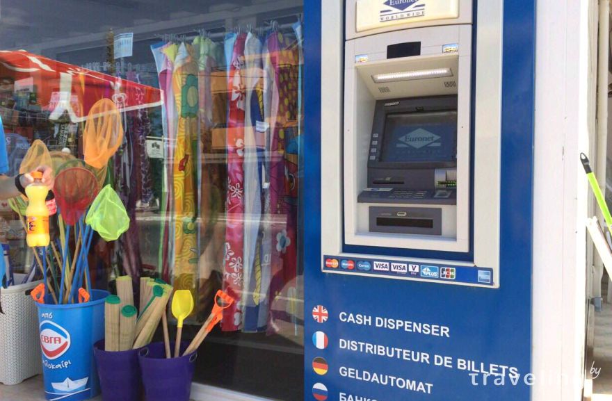 Нескладно в Греції знайти і банкомат