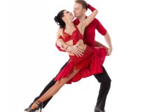У Росії сальса придбала популярність лише до середини 90-их років, в основному, за рахунок стихійного відкриття кубинських танцювальних курсів